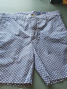 Vineyard Vines Patterned Fish Breaker Blue Cotton Shorts. Mens 36 Pockets